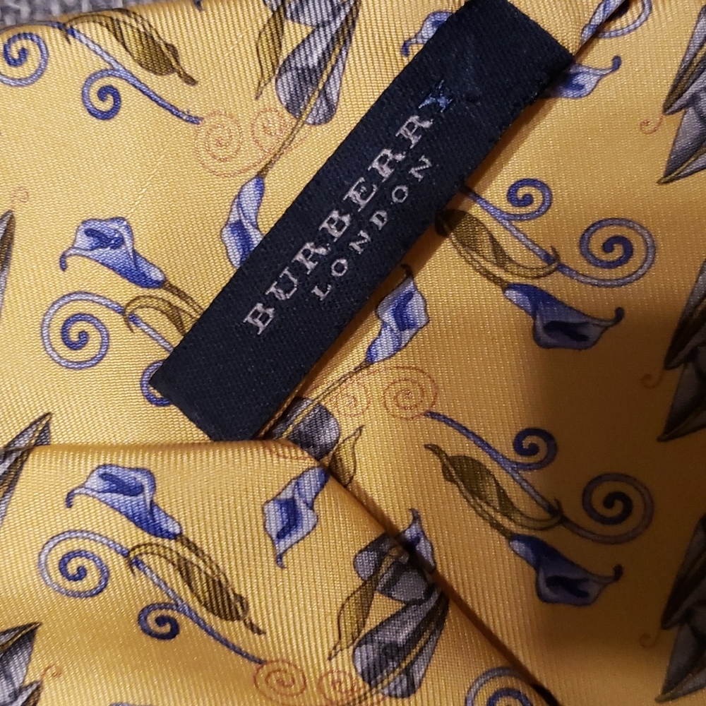 BURBERRY TIE - Picture 4 of 4